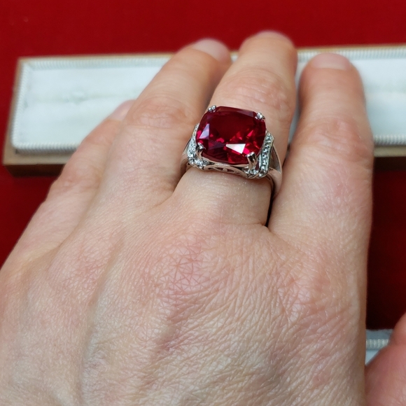 Sterling Silver Cushion Cut Cocktail Ring - Picture 5 of 6